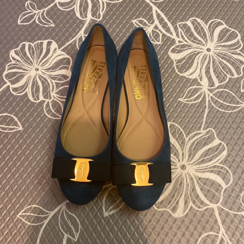 Authentic, NWT, Salvatore Ferragamo, close flat ballerina comfy suede